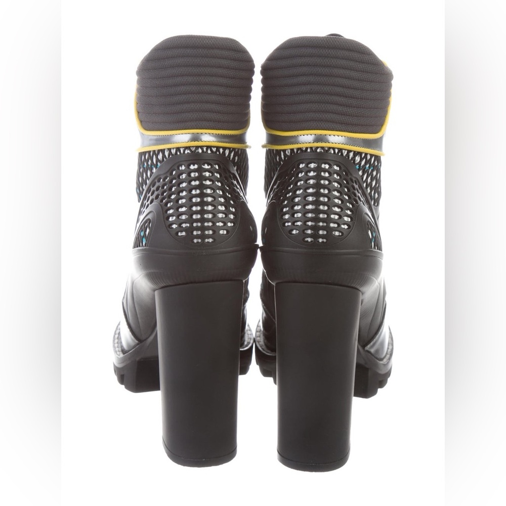 Prestine Louis Vuitton Digital Gate Leather Ankle Boots - Picture 4 of 7